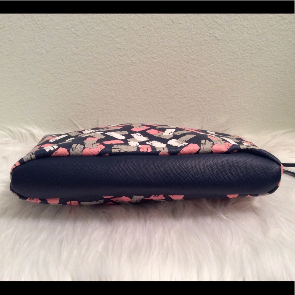 Dabney Lee medium sized cosmetic bag with wristlet - Picture 3 of 6